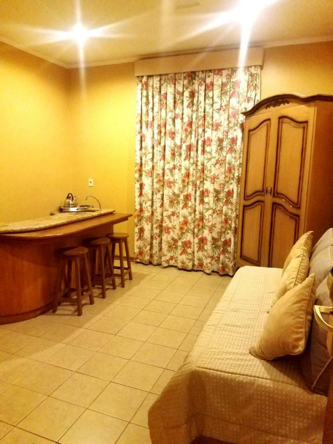 Hotel Bristol 亚松森 外观 照片